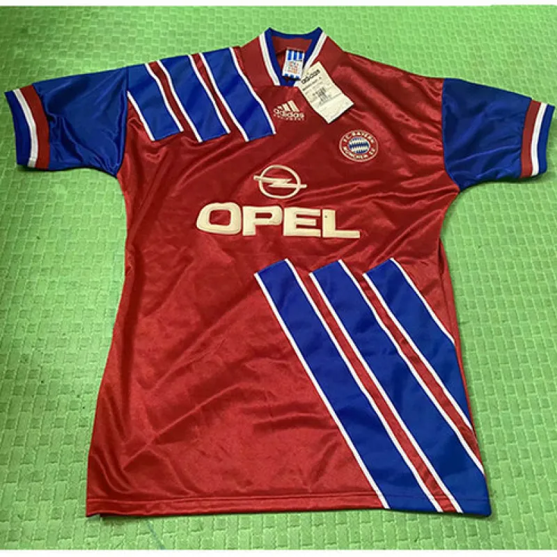 Maillot rétro de domicile du Bayern Munich 1997 - 1998 - Rouge