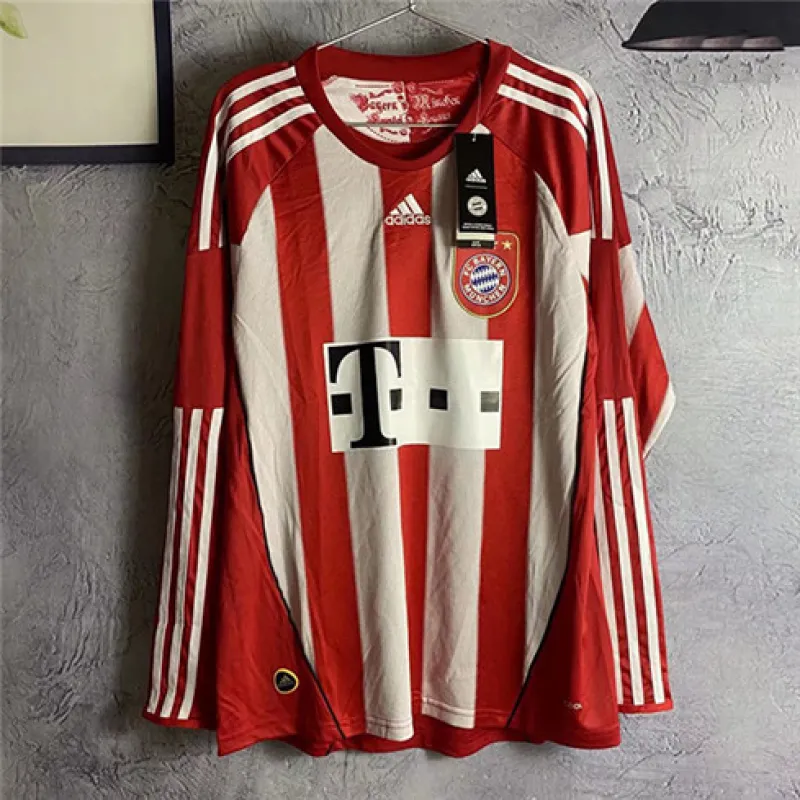 Maillot rétro à manches longues de domicile du Bayern Munich 2010 - 2011 - Rouge