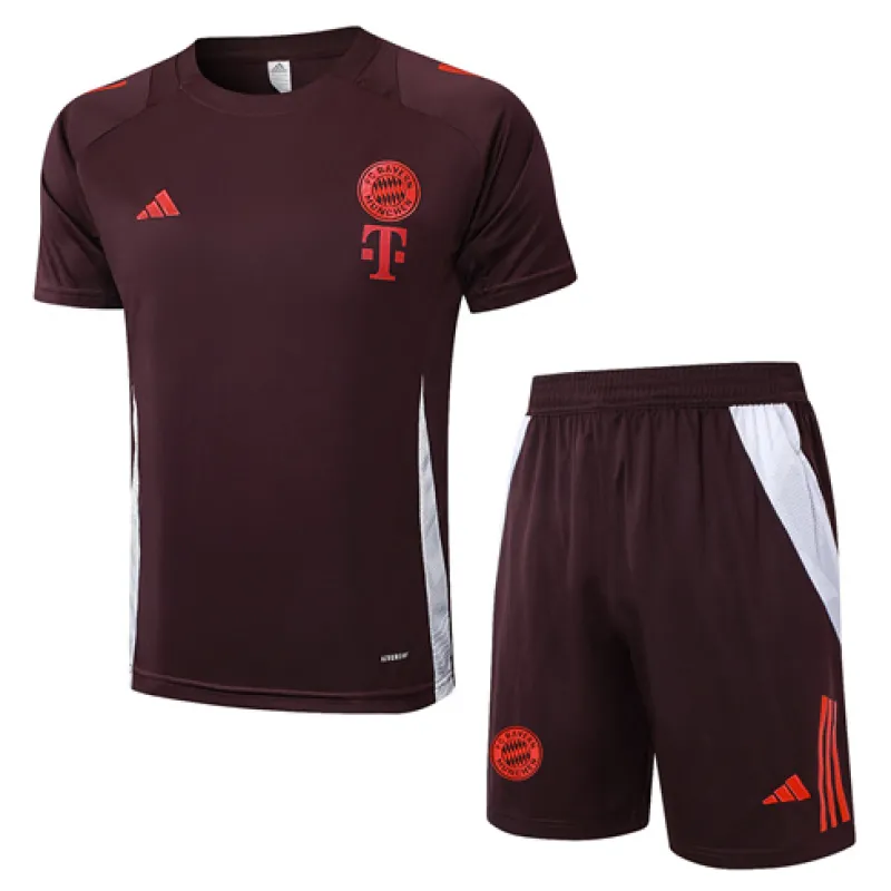 Maglia e shorts da allenamento marroni della Bayern Munich 2024/25