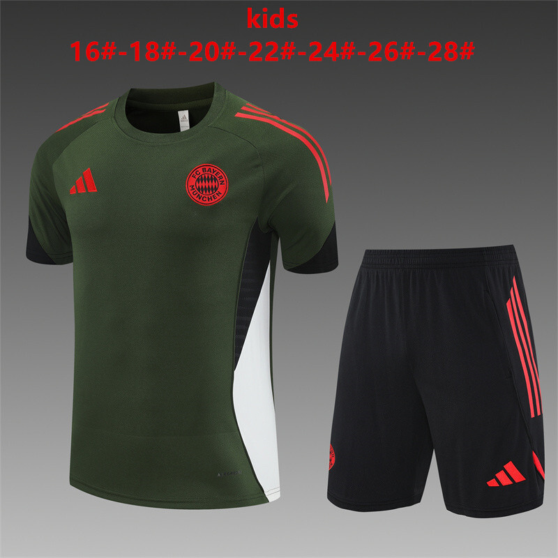 Bayern Monaco 2025/26 Set Allenamento Bambino verde