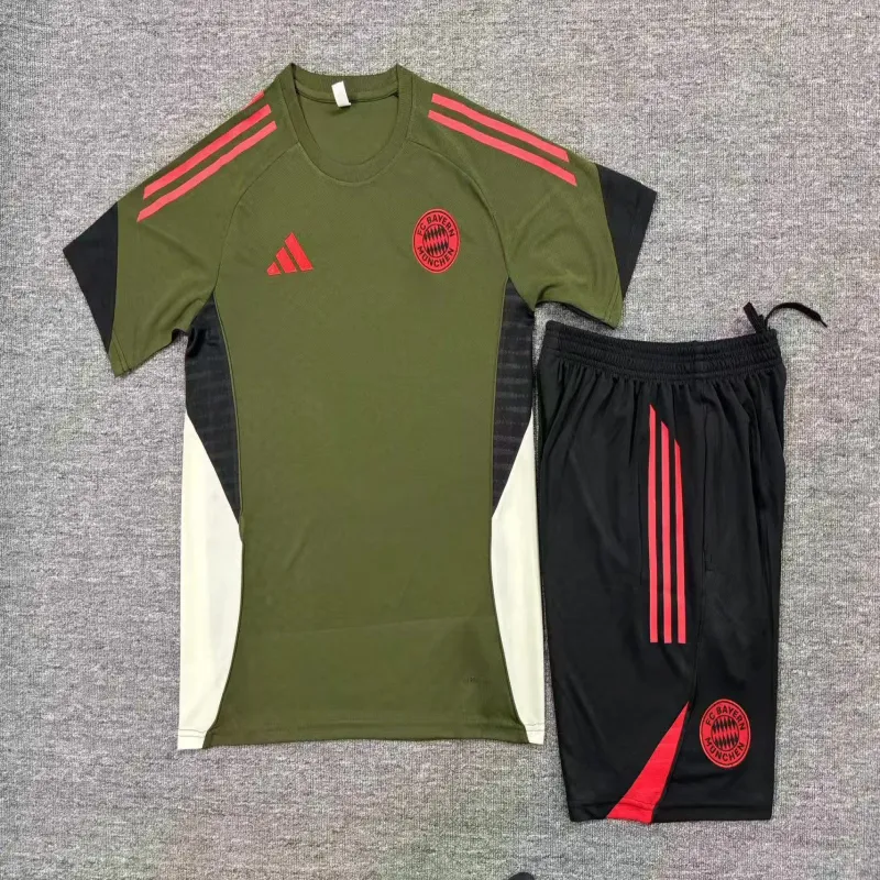 Bayern Monaco 2025/26 Set Allenamento Bambino verde