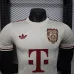 Bayern München Spieler-Trikot Jubiläumsedition 2025/26 - Weiß