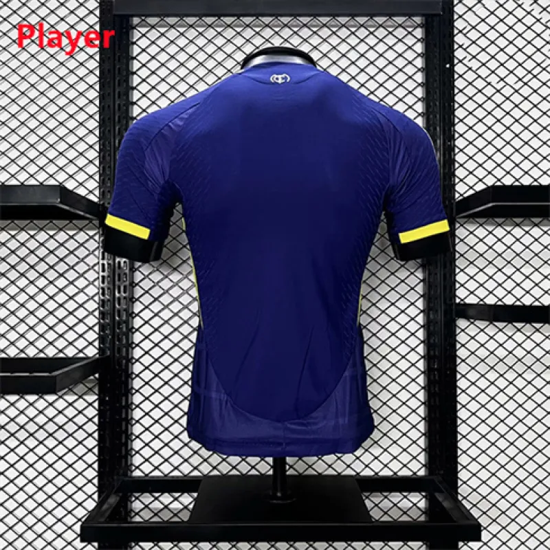 Maglia dell'edizione speciale per i giocatori del Real Madrid 2024/25 - Azzurro