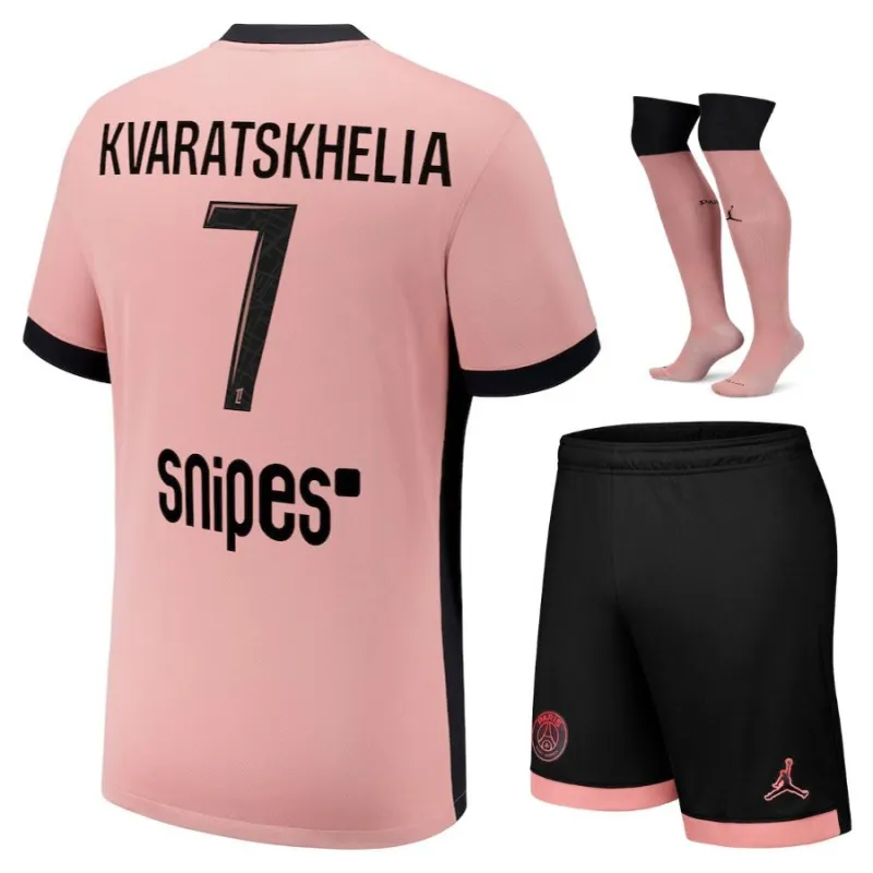 Set del tercer kit para niños de Paris Saint - Germain 2024/25 que viste Khvicha Kvaratskhelia - Rosa