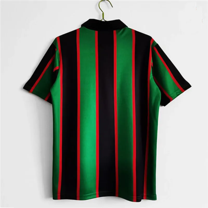 Maillot rétro d'extérieur d'Aston Villa 1993 - 95 - Vert