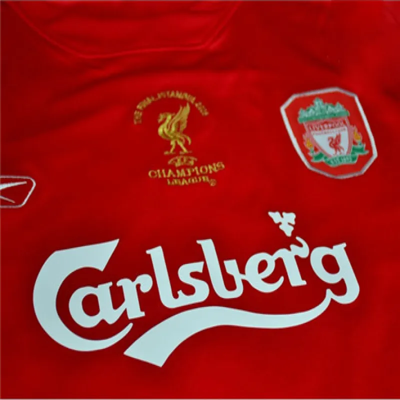 Maillot rétro domicile de Liverpool pour la finale de la Ligue des champions UEFA 2004/2005 - Rouge