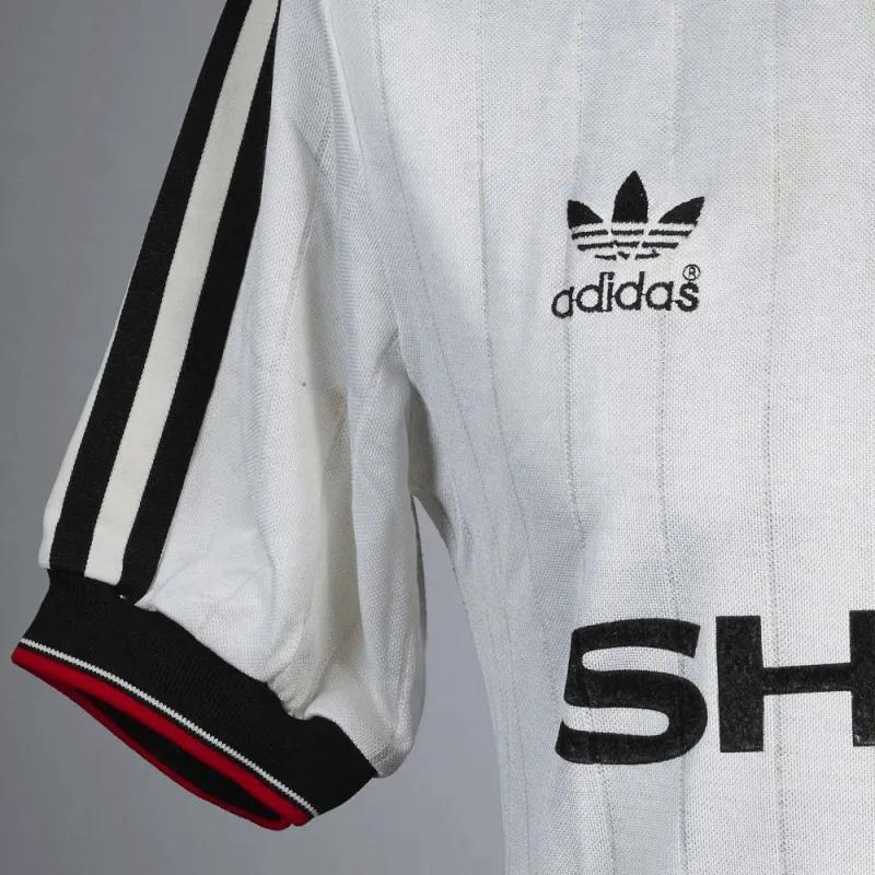 Maillot rétro d'extérieur blanc de Manchester United en 1983