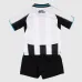 Newcastle United Enfants 2025/26 Kit domicile - Noir/Blanc