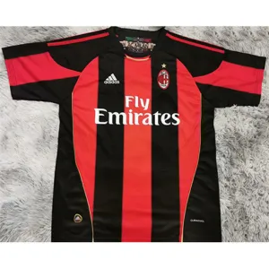 Camiseta retro de casa del AC Milan 2010/11 - Roja