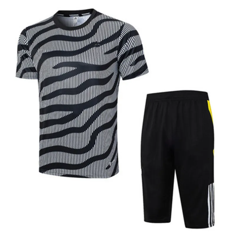 Juventus 2024/25 Trainingsjersey + Shorts - grau