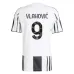 Kit infantil VLAHOVIC de Juventus 2025/26 local - Blanco