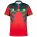 Das Trikot der camerunesischen Nationalmannschaft für die Weltmeisterschaft 2022, rot.