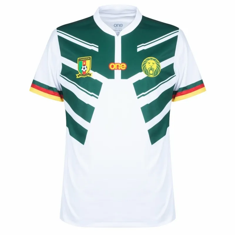 La maglia di trasferta della nazionale camerunese per la Coppa del mondo 2022, bianca.