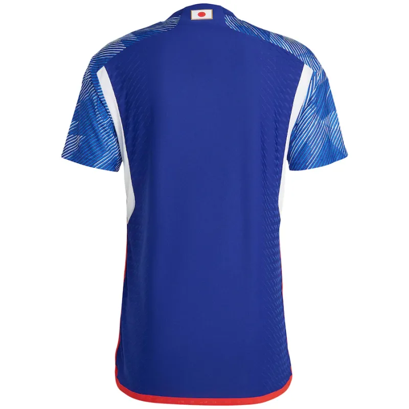 La versione del giocatore della maglia di casa blu della nazionale giapponese nella Coppa del mondo 2022.