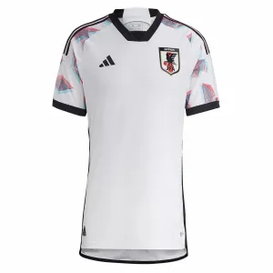 Die Spieler-Version des weißen Auswärtstrikots der japanischen Nationalmannschaft bei der Weltmeisterschaft 2022.