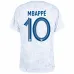 Il set di maglia infantile di trasferta della squadra nazionale francese di Kylian Mbappé per la Coppa del mondo 2022 - Bianca