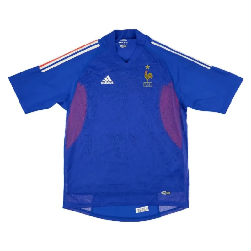 Das retro Heimtrikot der französischen Nationalmannschaft, das von Robert Pires zwischen 2002 und 2004 getragen wurde - Blau