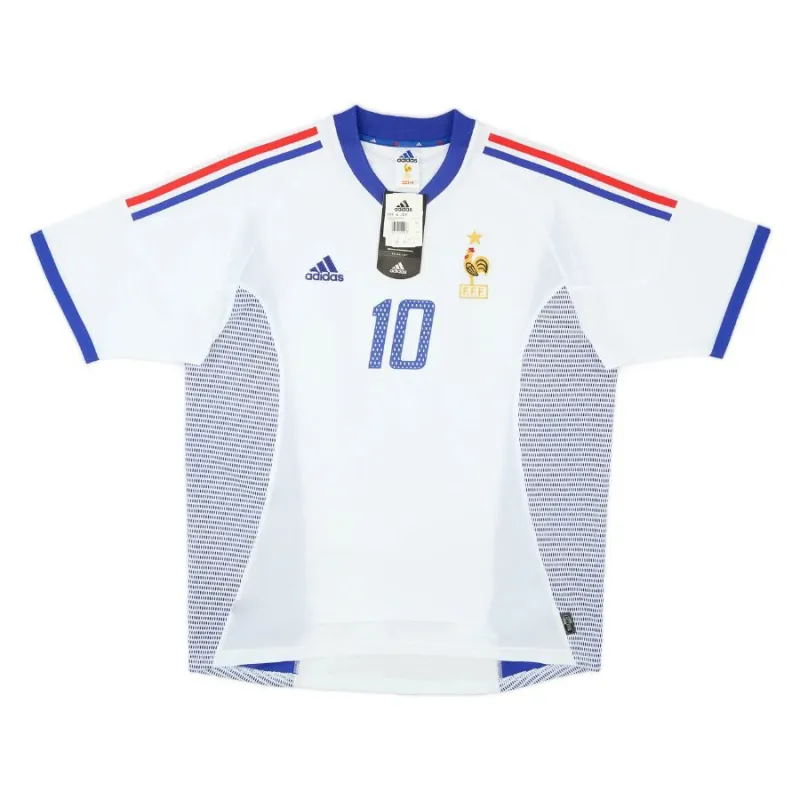 Das retro Auswärtstrikot der französischen Nationalmannschaft von Zinedine Zidane im Jahr 2002 - weiß