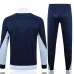Die Sportjacke und die Hosen der französischen Nationalmannschaft 2024/25 - weiß