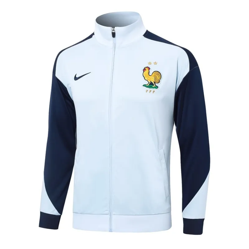 Die Sportjacke und die Hosen der französischen Nationalmannschaft 2024/25 - weiß