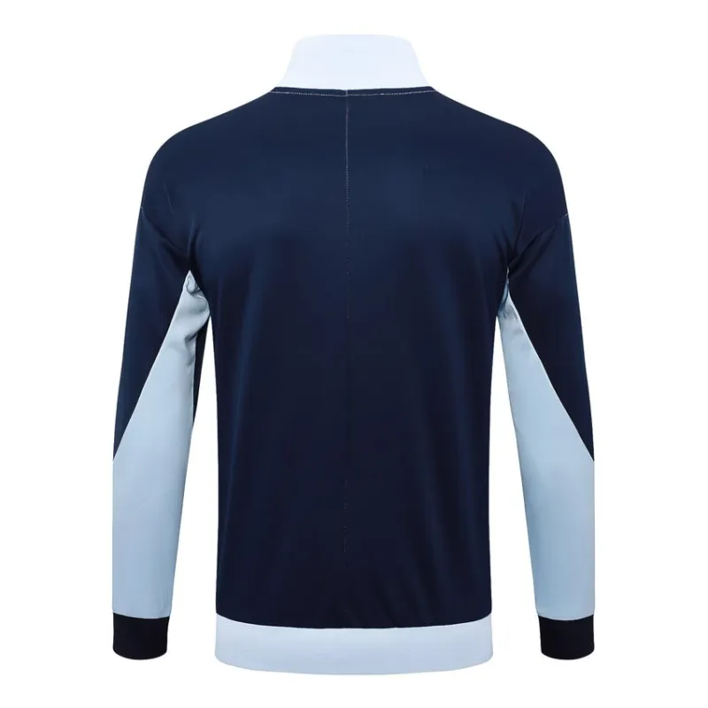 Die Sportjacke und die Hosen der französischen Nationalmannschaft 2024/25 - weiß