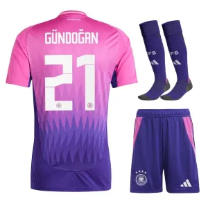 El kit para niños de visitante de Ilkay Gündoğan 2024/25 - Rosa