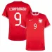 Lewandowski, la camiseta visitante de Polonia para la Copa Mundial 2022 - Roja