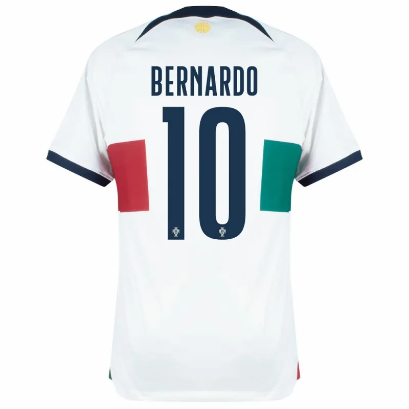 Le maillot de l'équipe away de la Coupe du monde FIFA 2022 du Portugal de Bernardo - Blanc