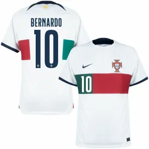 Le maillot de l'équipe away de la Coupe du monde FIFA 2022 du Portugal de Bernardo - Blanc