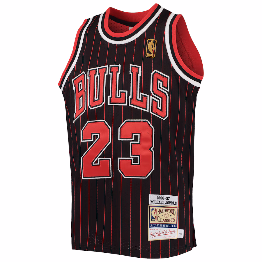 Michael Jordan Maillot des Hardwood Classics 1996-97 pour la jeunesse des Chicago Bulls Mitchell & Ness - Noir/Rouge