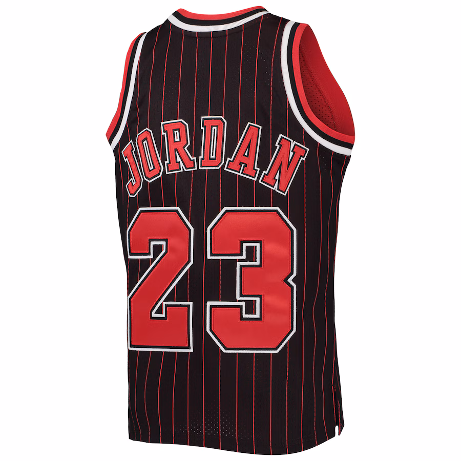 Michael Jordan Maillot des Hardwood Classics 1996-97 pour la jeunesse des Chicago Bulls Mitchell & Ness - Noir/Rouge